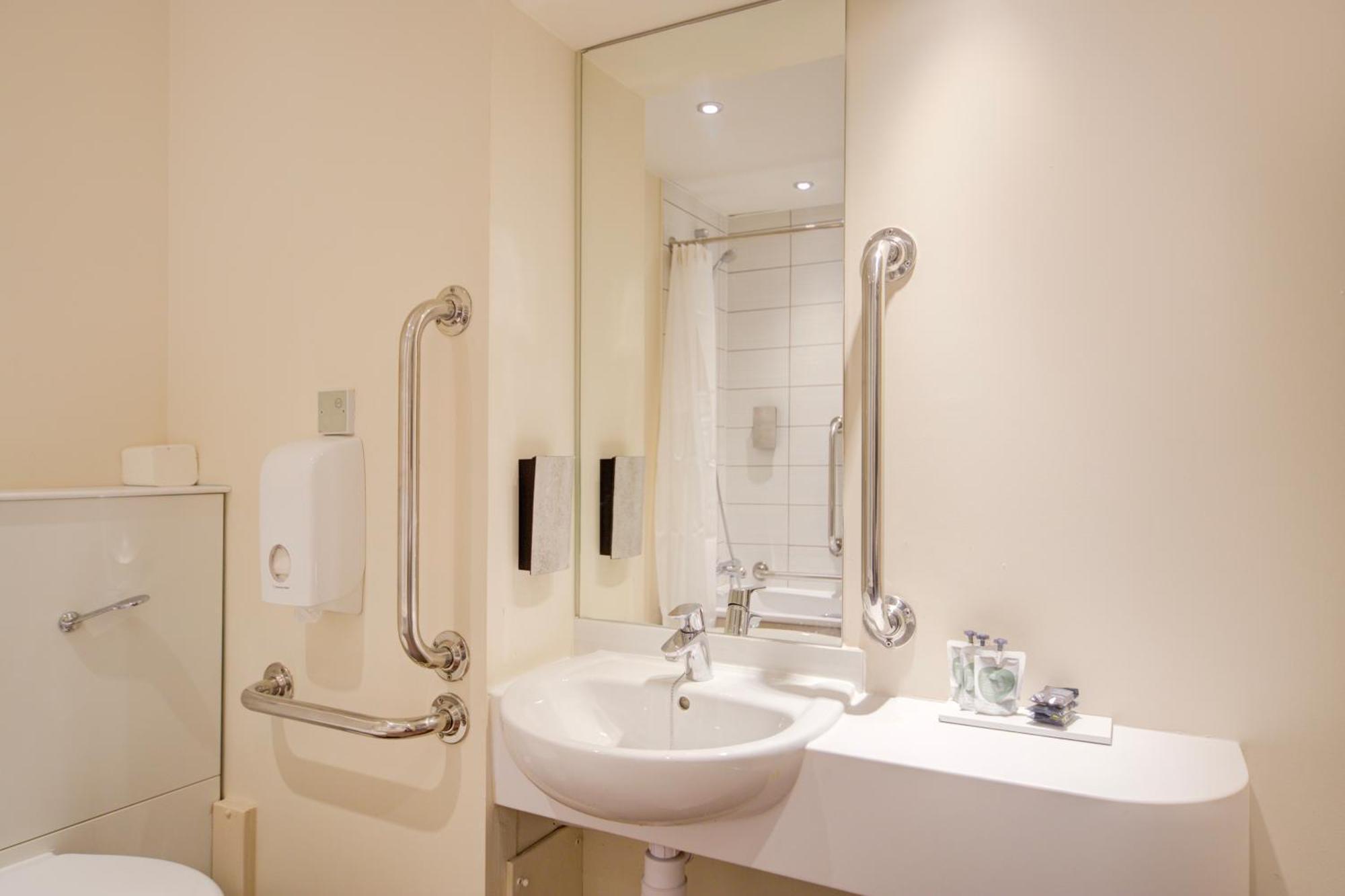 Belvilla Newport City Centre Hotel - Lifestyle Esterno foto