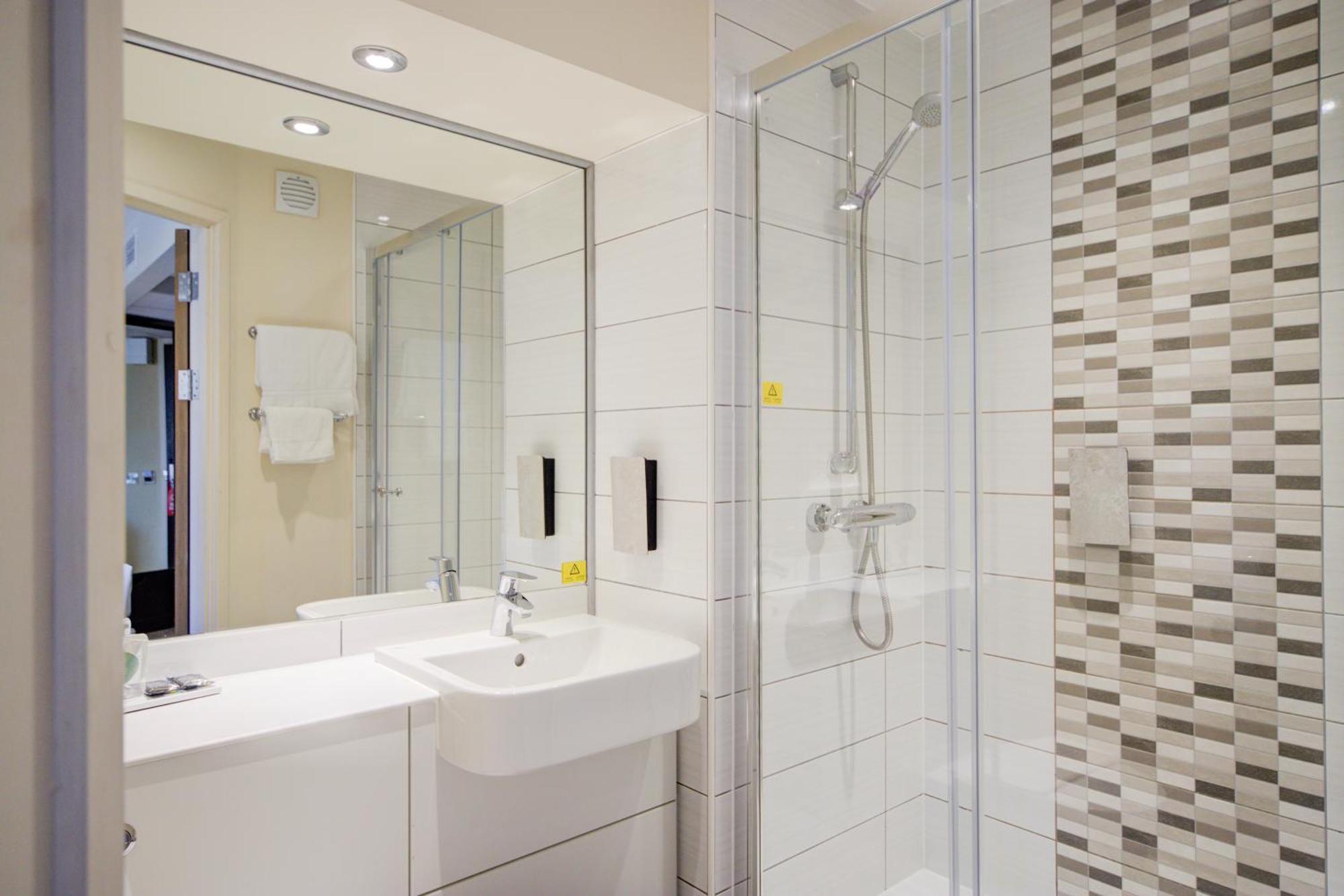 Belvilla Newport City Centre Hotel - Lifestyle Esterno foto
